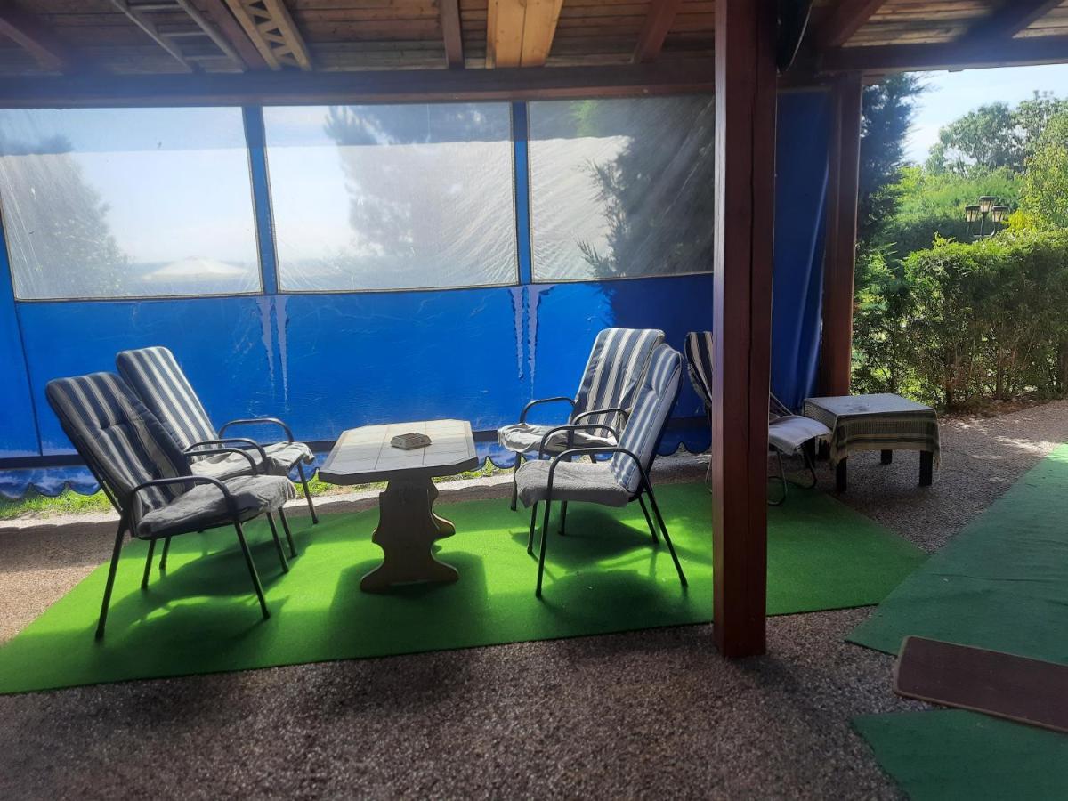 Pension Family Club Libisany Buitenkant foto